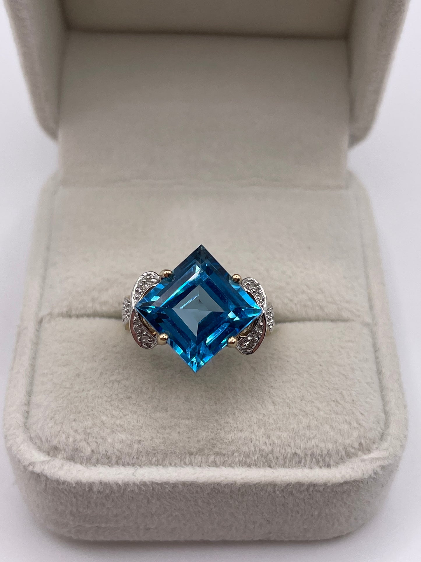 9ct gold topaz and diamond ring