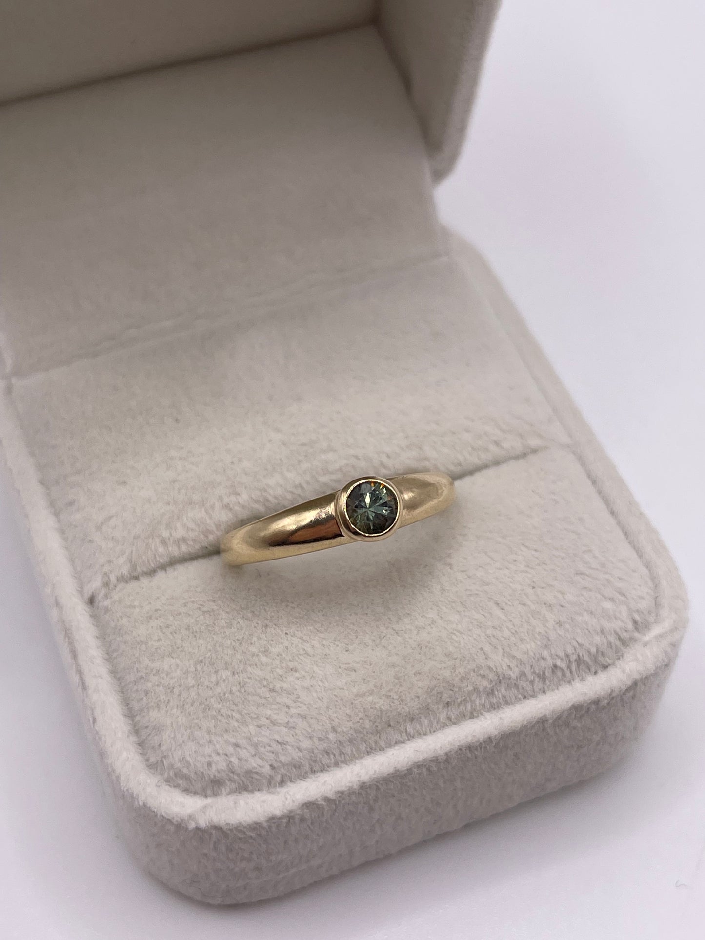 9ct gold quartz gypsy ring