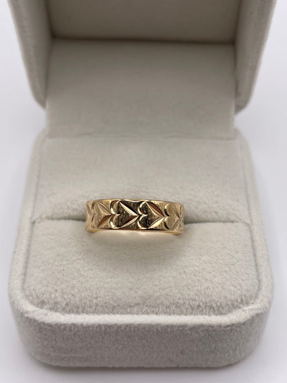 9ct gold patterned band