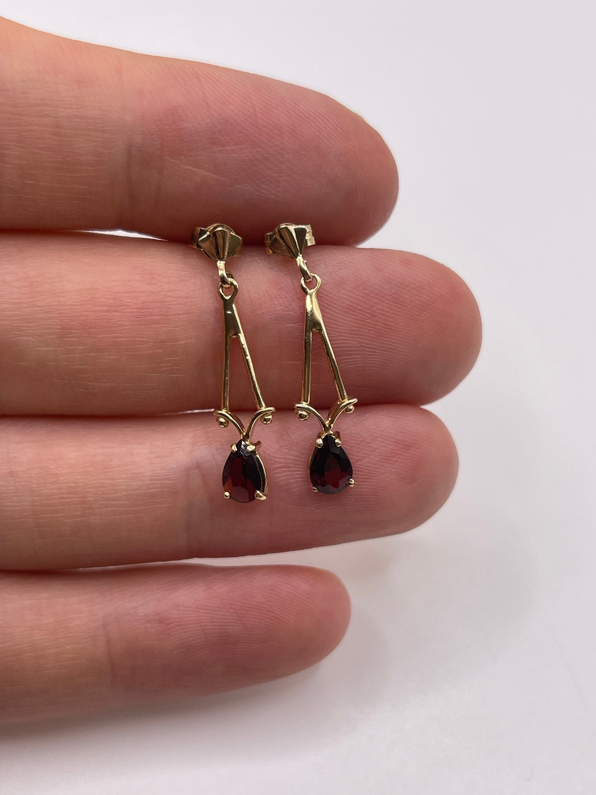 9ct gold garnet earrings