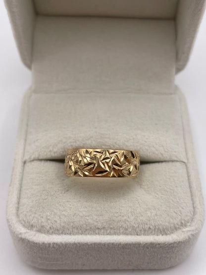9ct gold patterned band