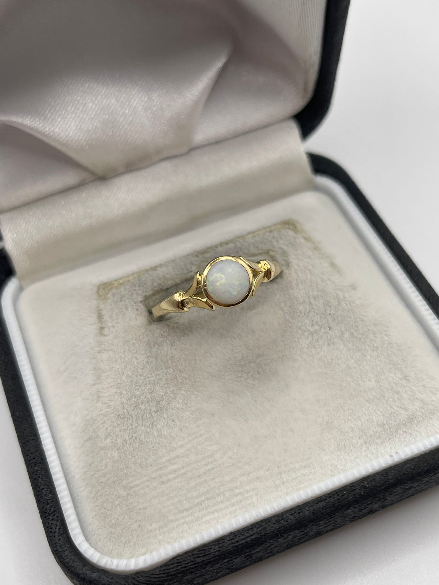9ct gold opal ring