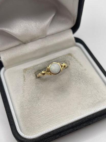9ct gold opal ring