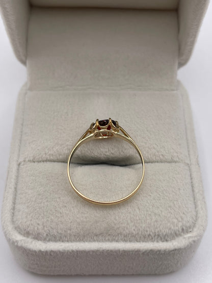 9ct gold garnet ring