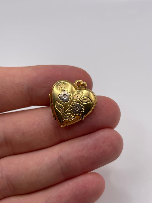 9ct gold heart locket pendant