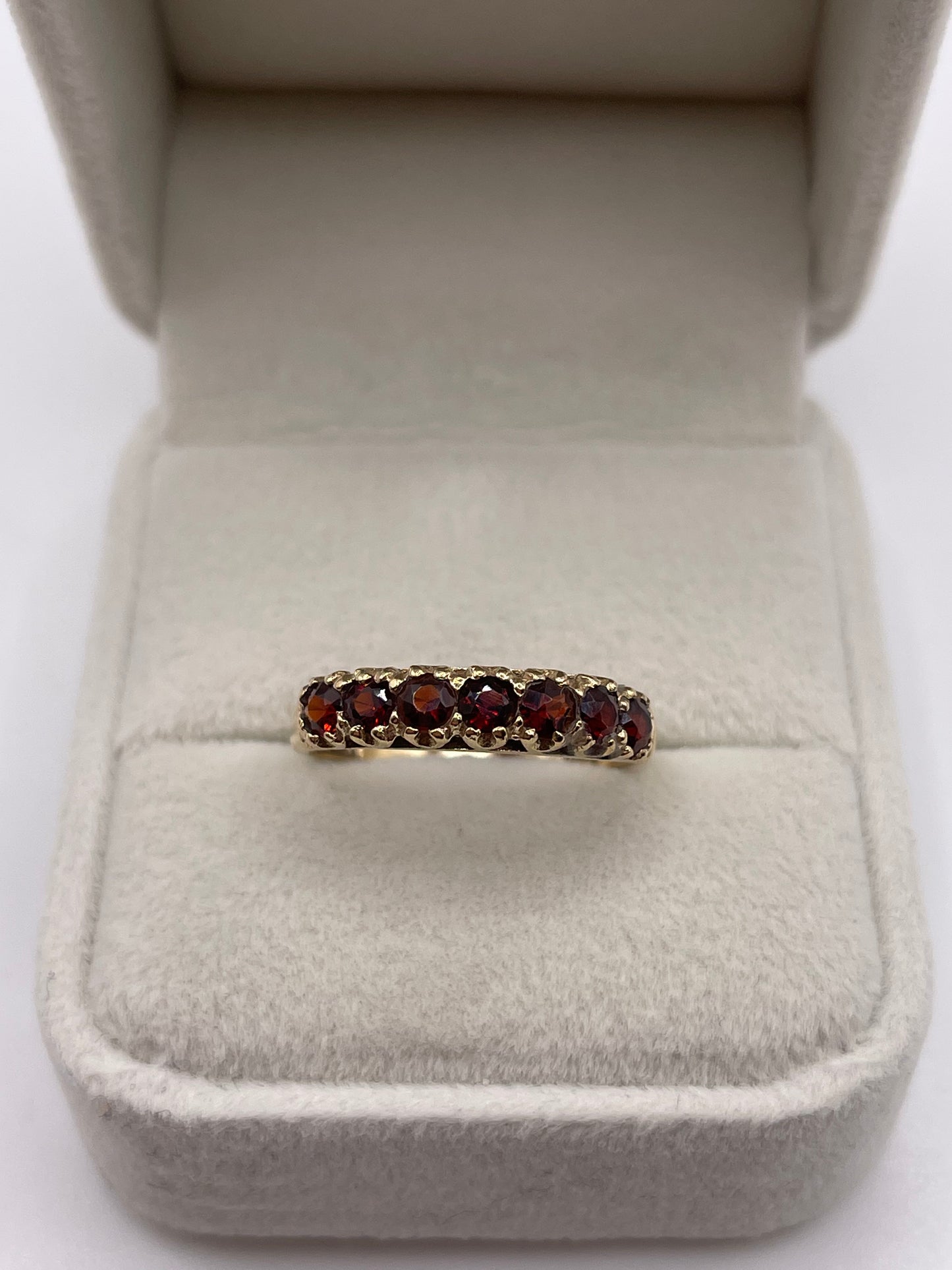 9ct gold garnet ring