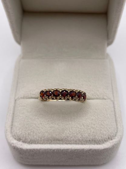 9ct gold garnet ring