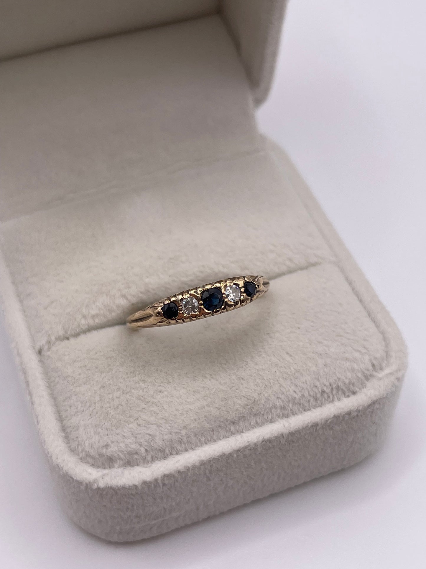 9ct gold sapphire and diamond ring