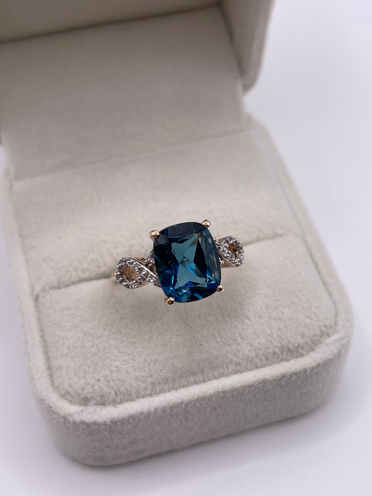 9ct gold topaz and zircon ring