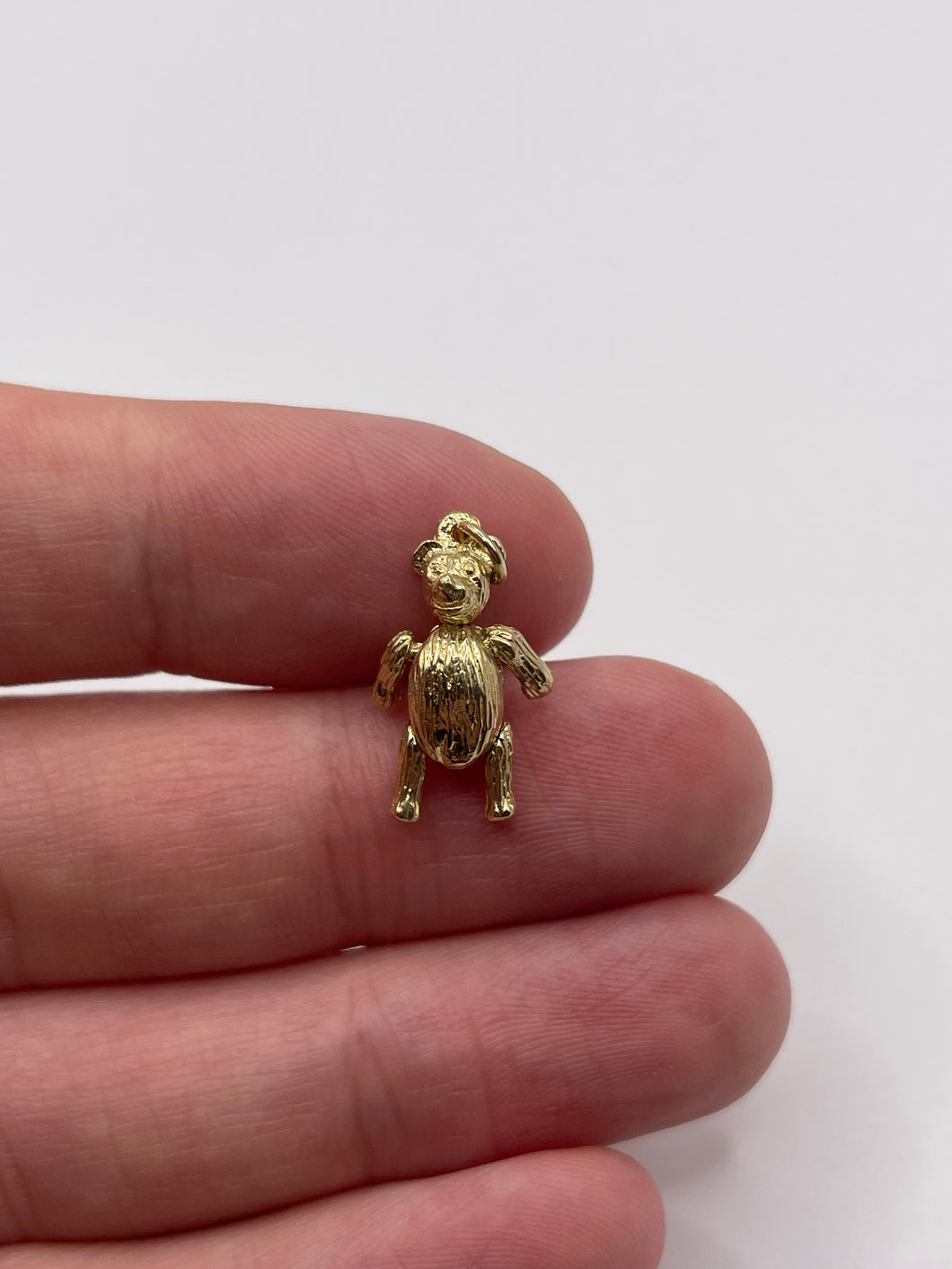 9ct gold articulated bear pendant