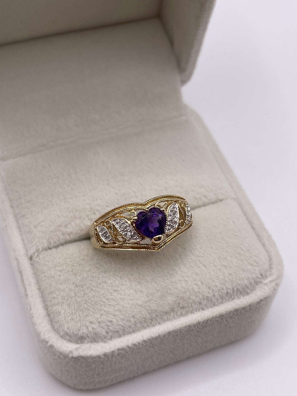 9ct gold amethyst and diamond ring