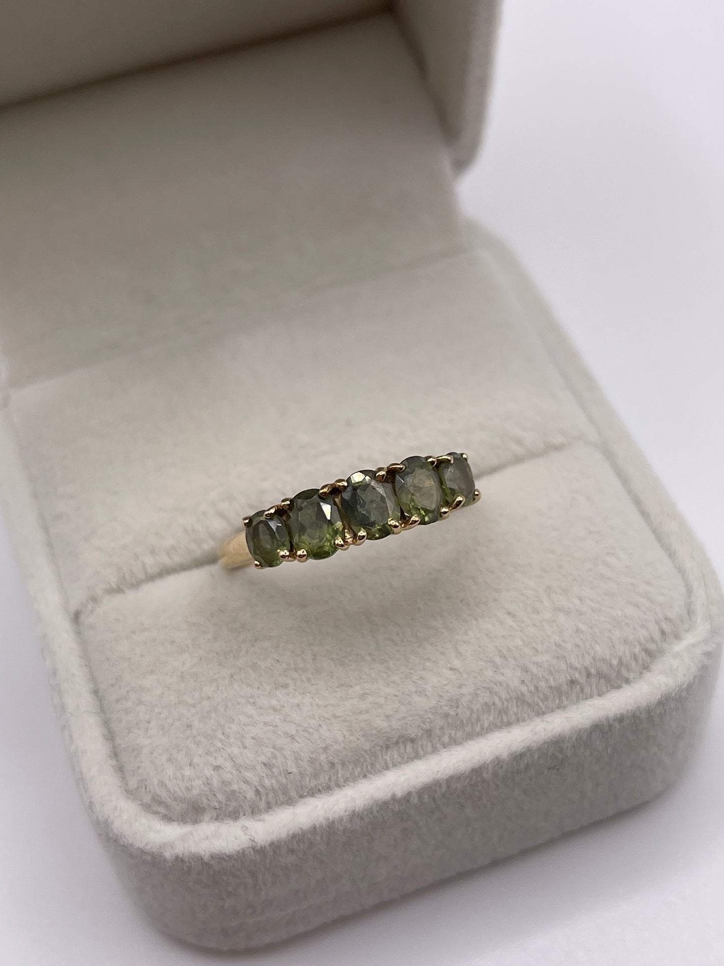 9ct gold quartz ring