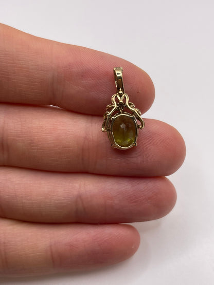 9ct gold peridot and diamond pendant