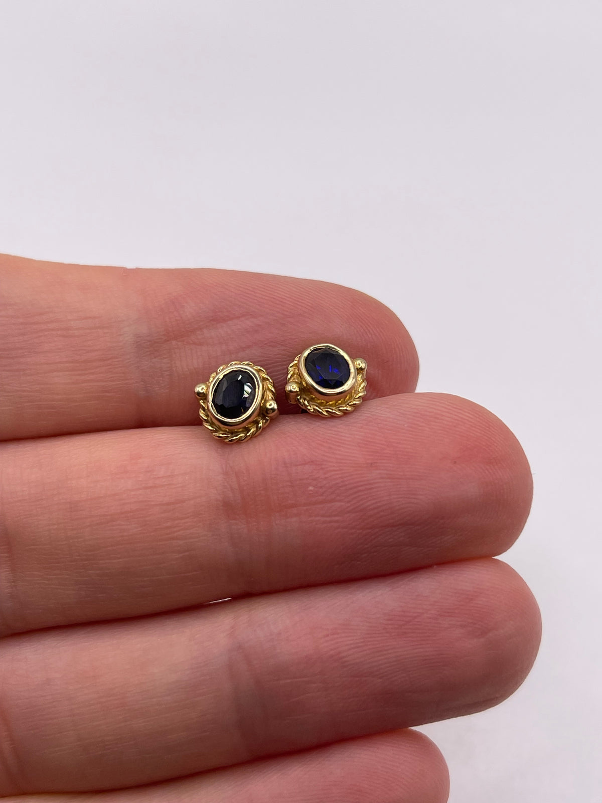 9ct gold sapphire earrings