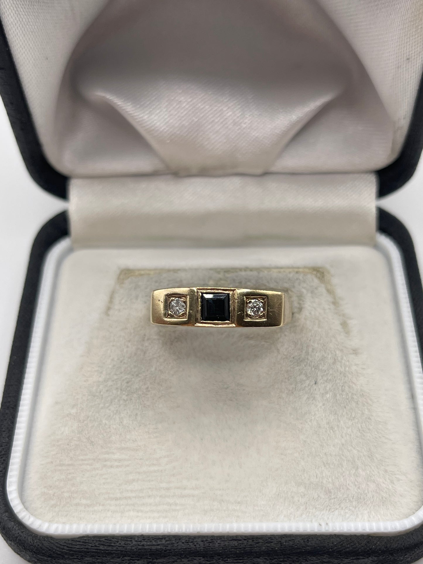 9ct gold sapphire and diamond ring