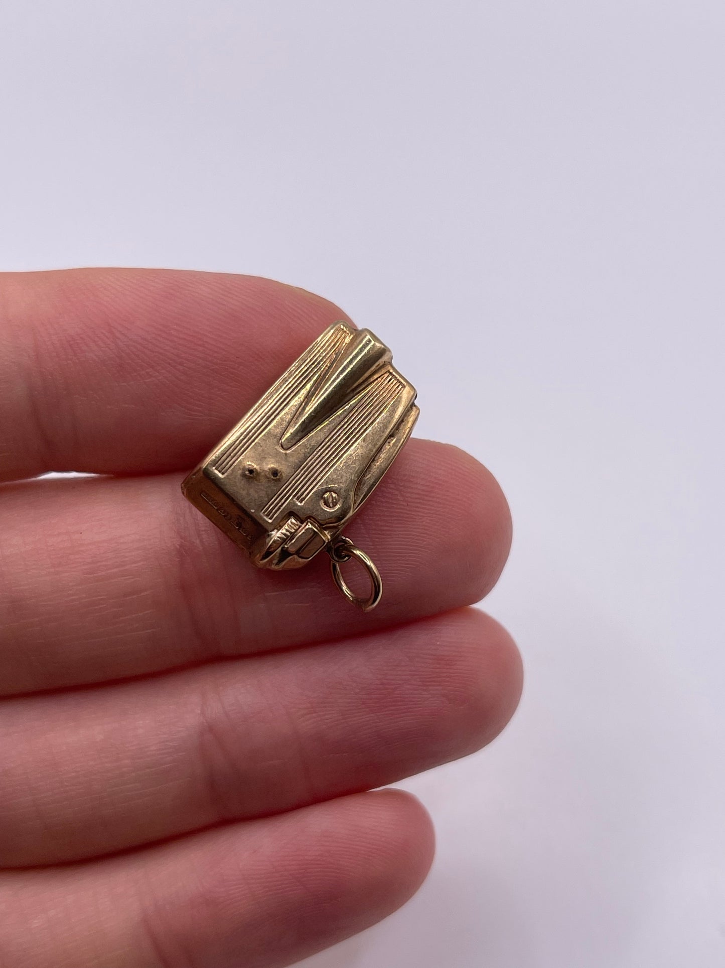 9ct gold table lighter charm