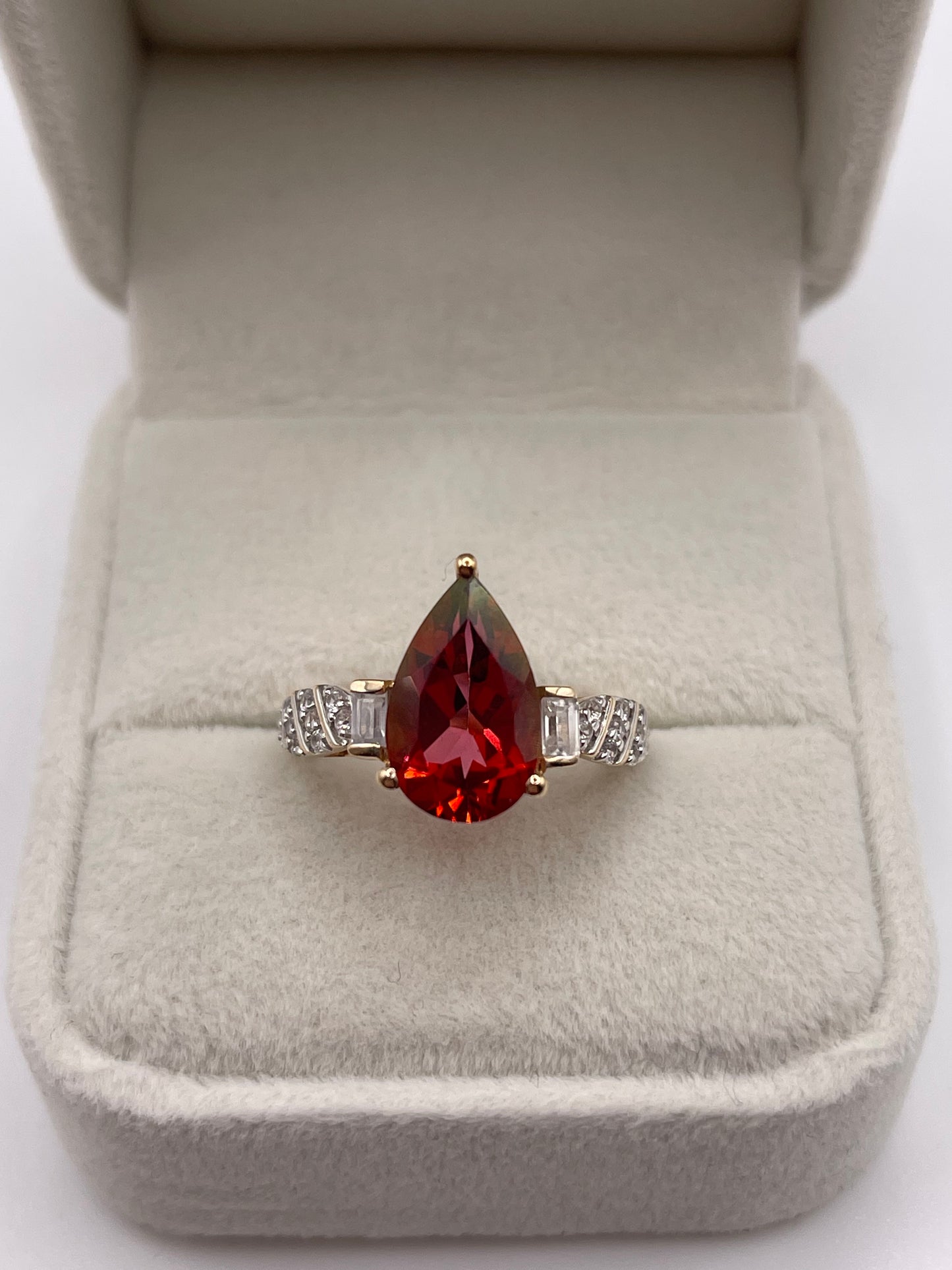 9ct gold quartz and zircon ring
