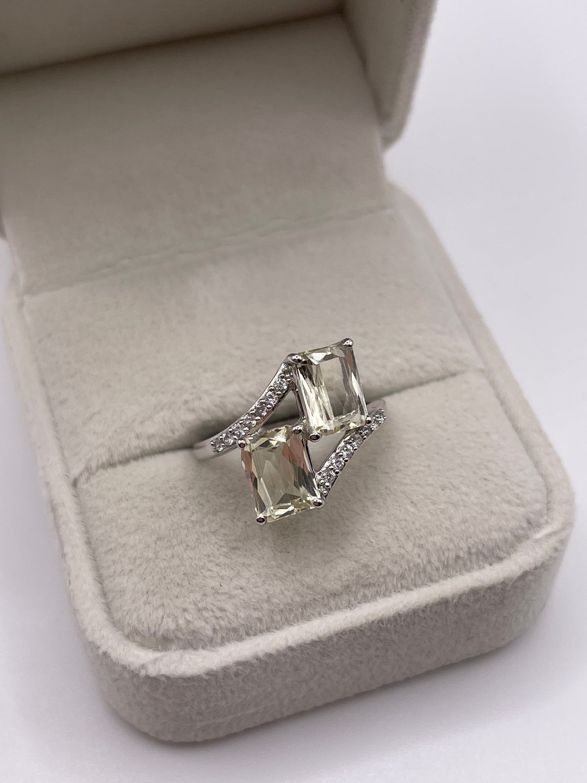 9ct white gold quartz and zircon ring