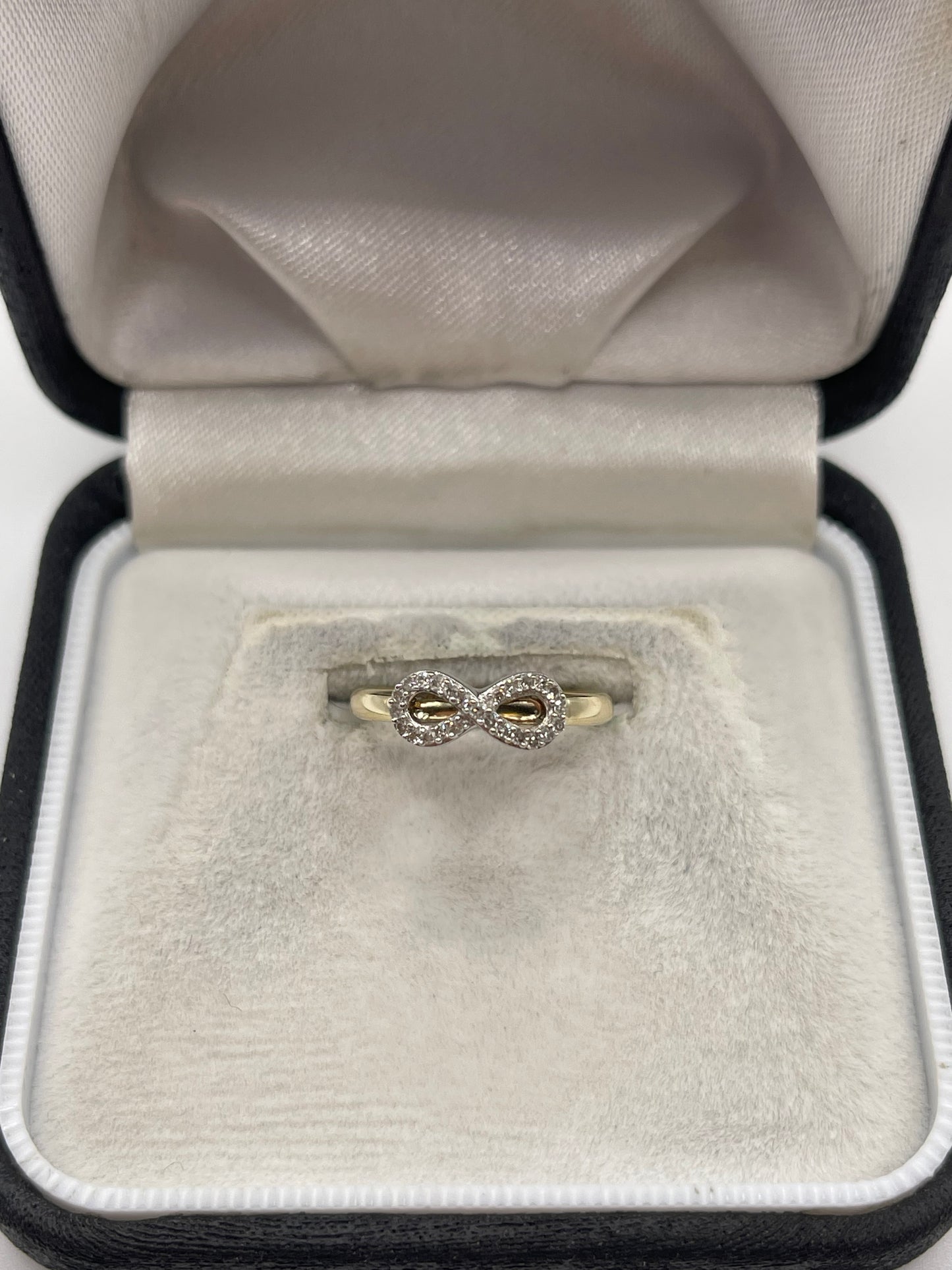 9ct gold diamond cluster ring