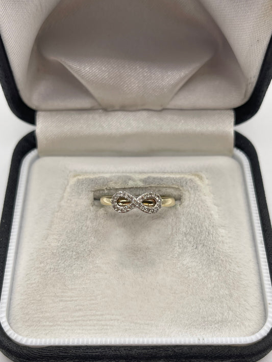 9ct gold diamond cluster ring