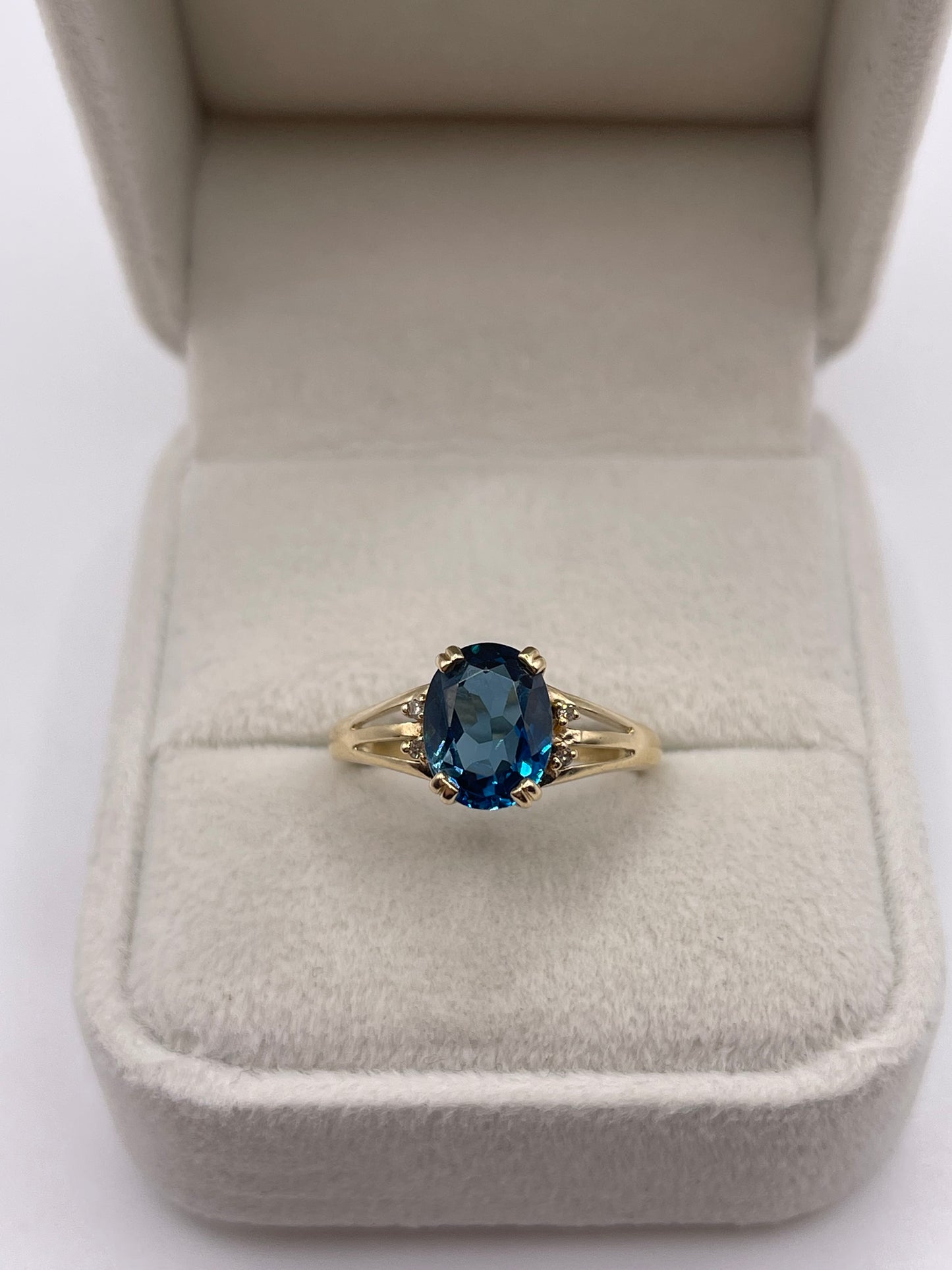 9ct gold topaz and diamond ring