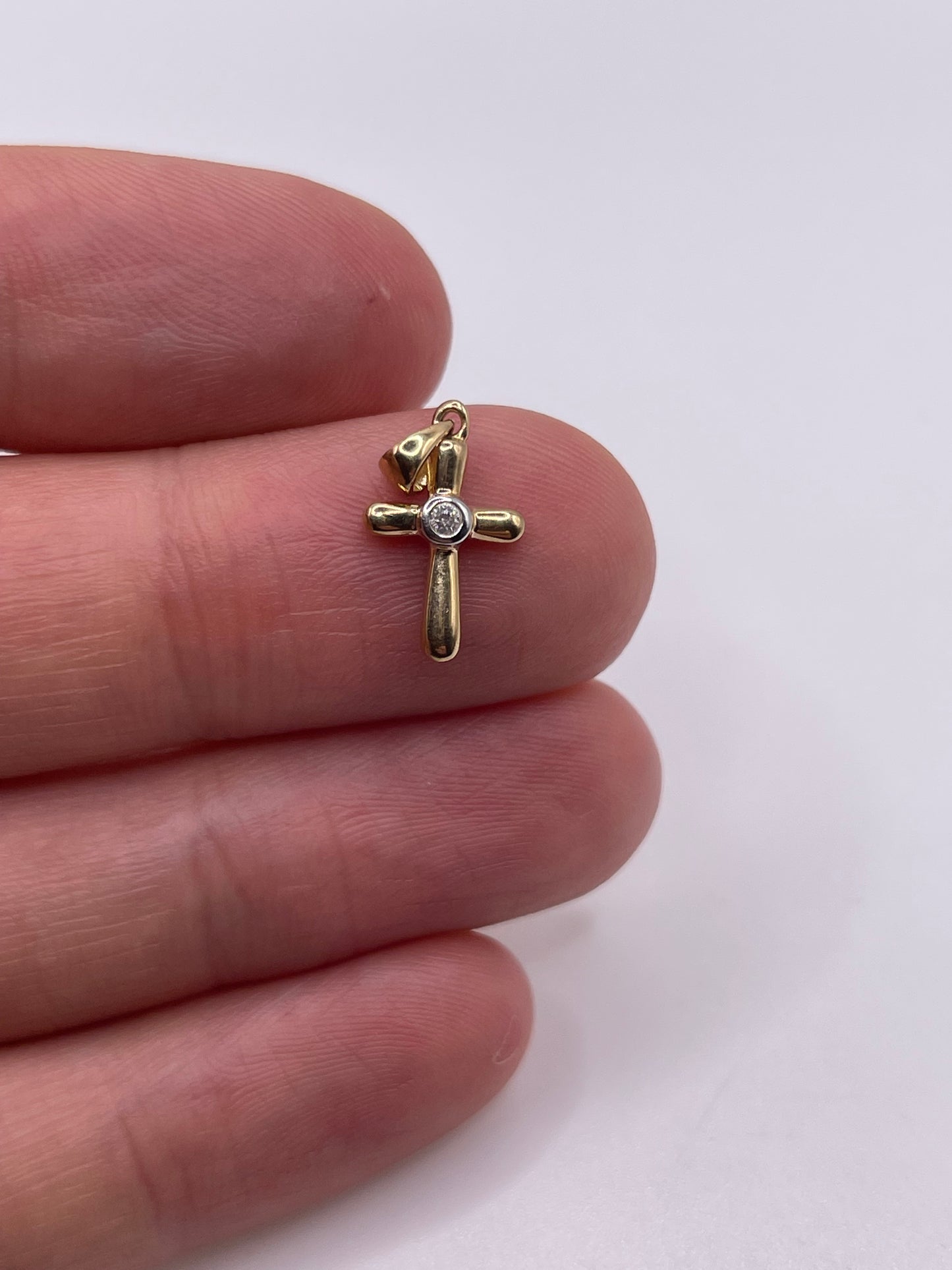 9ct gold diamond cross pendant