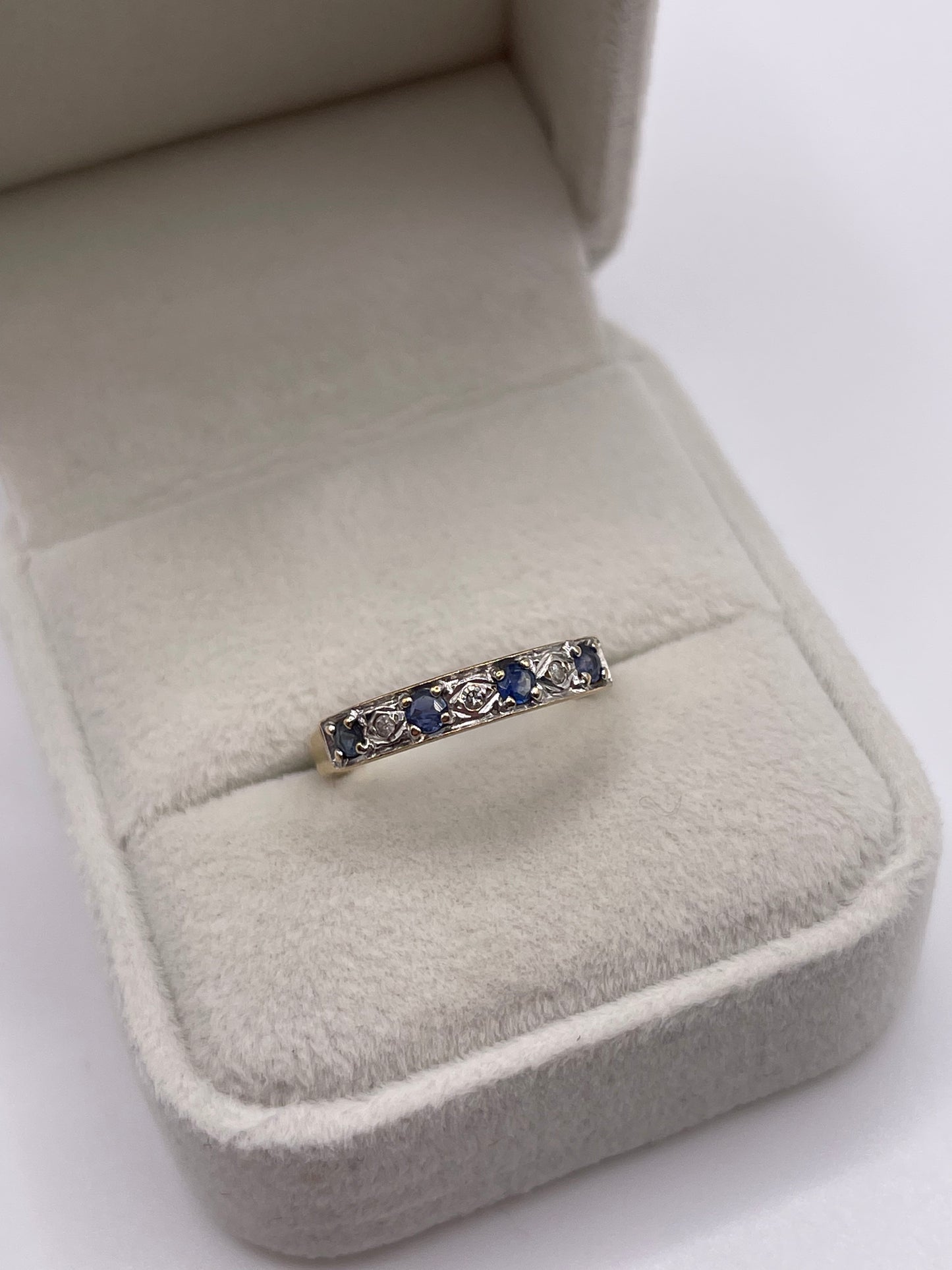 9ct gold sapphire and diamond ring