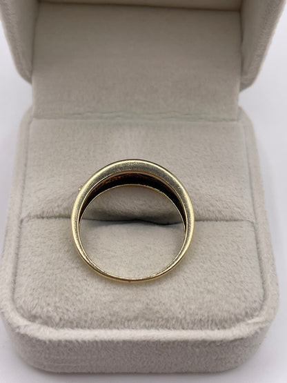 9ct gold garnet ring