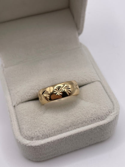 9ct gold patterned band