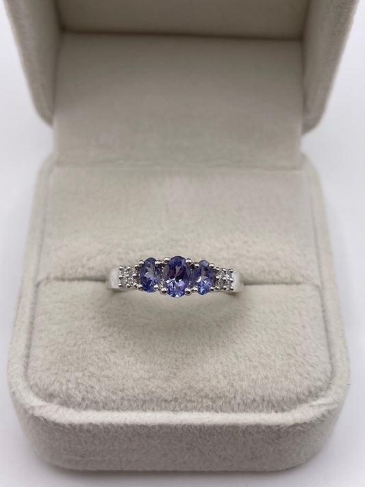 14ct white gold tanzanite and diamond ring