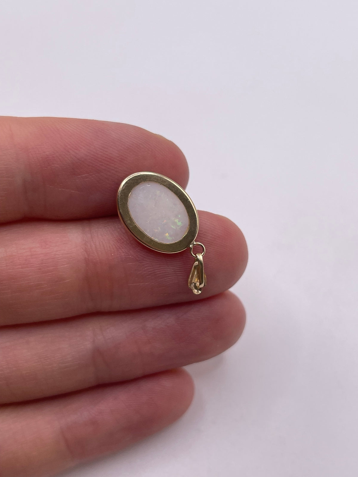 9ct gold opal pendant