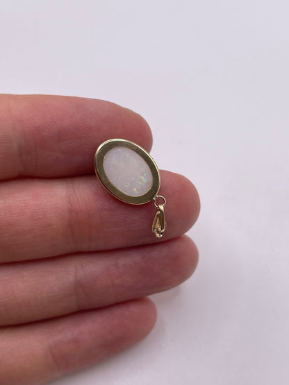 9ct gold opal pendant