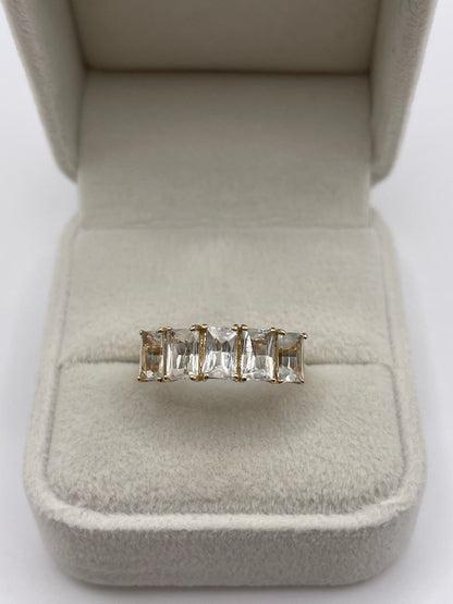 9ct gold quartz ring