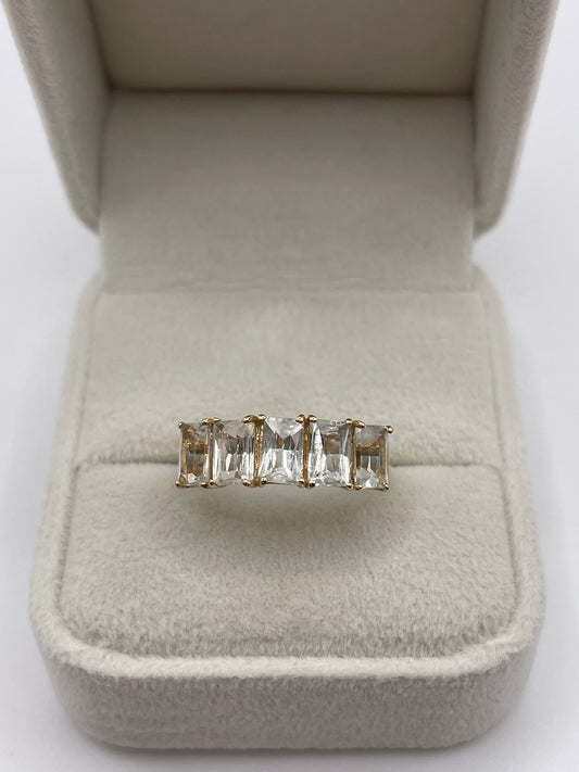 9ct gold quartz ring