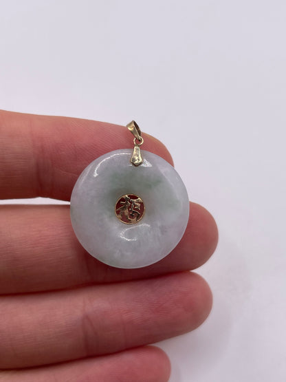 14ct gold jade pendant
