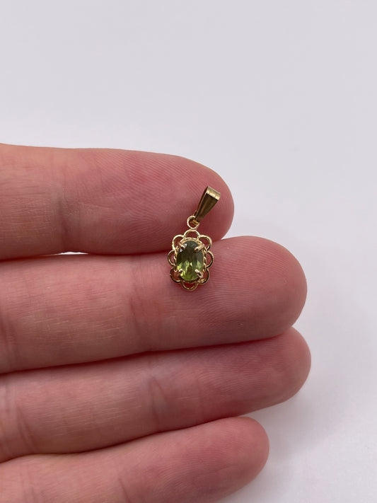 9ct gold quartz pendant