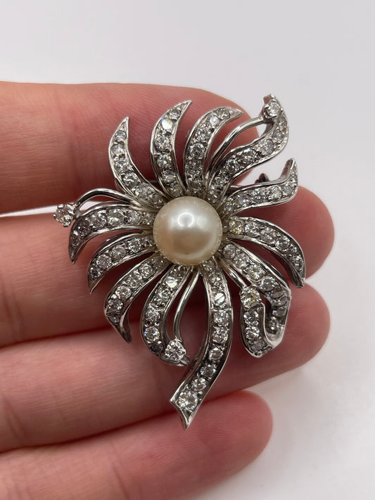 8ct white Gold / palladium pearl and diamond brooch