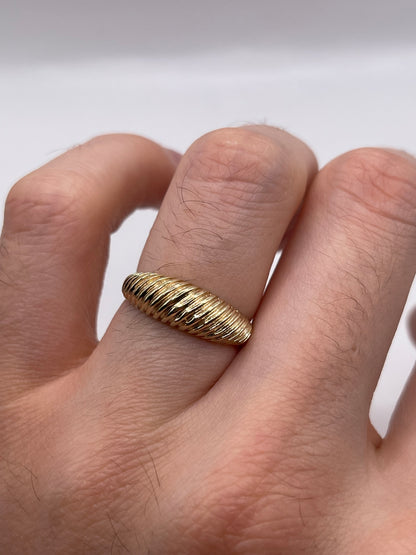 9ct gold croissant ring