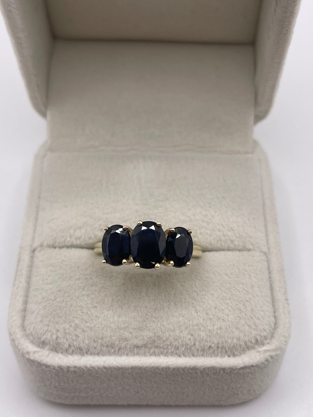 9ct gold sapphire ring