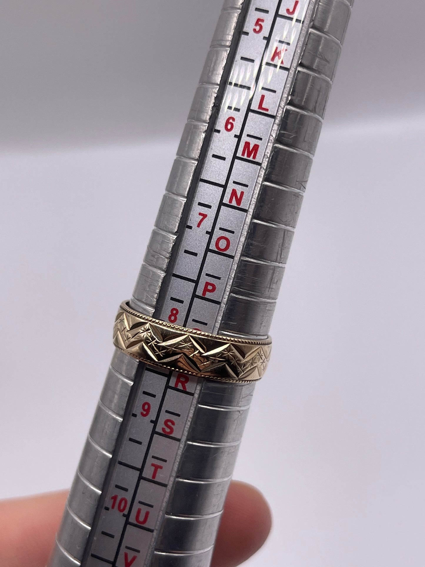 9ct gold patterned band