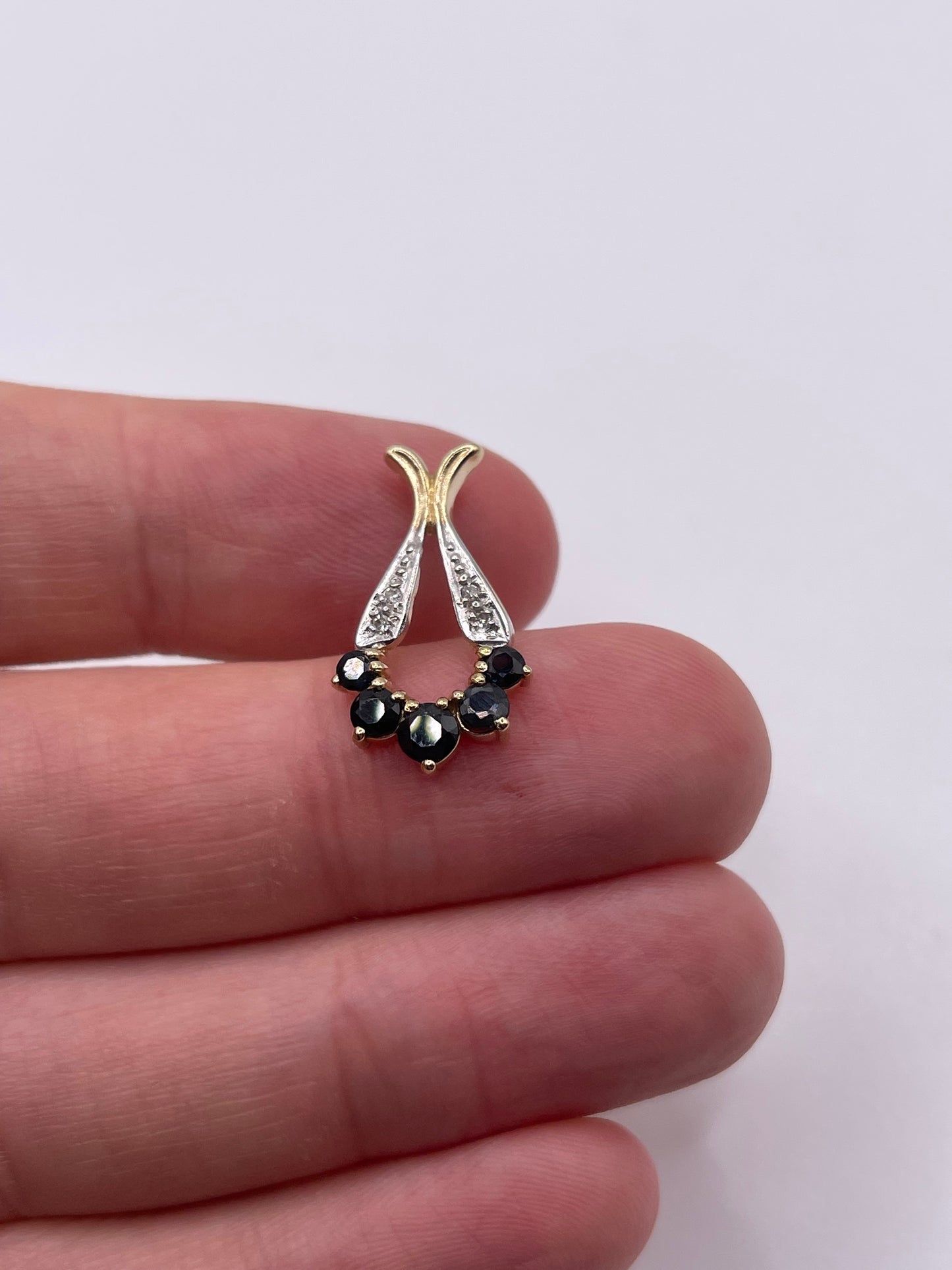 9ct gold sapphire and diamond pendant