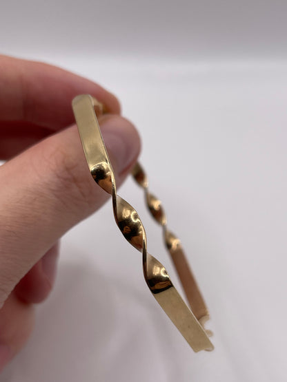 9ct gold bangle