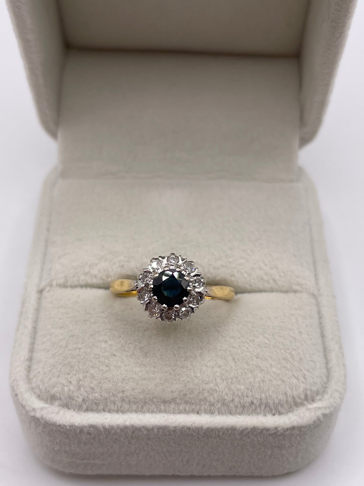 18ct gold sapphire and diamond ring