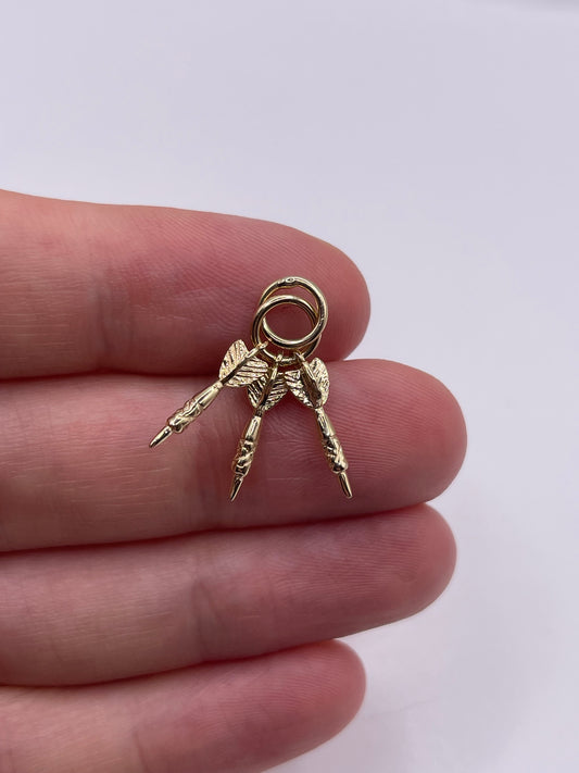 9ct gold triple dart pendant
