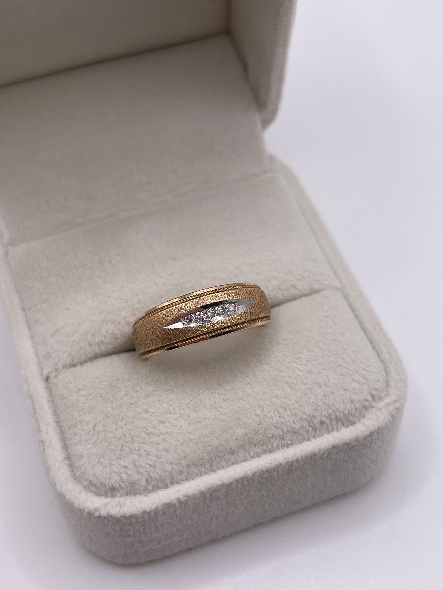 9ct gold diamond ring