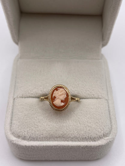 9ct gold cameo ring