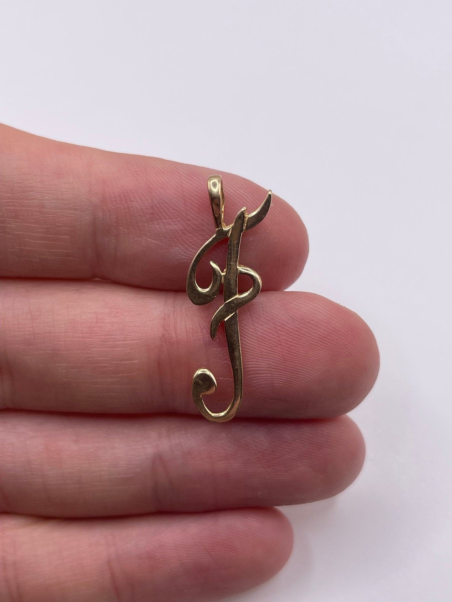 9ct gold initial F pendant