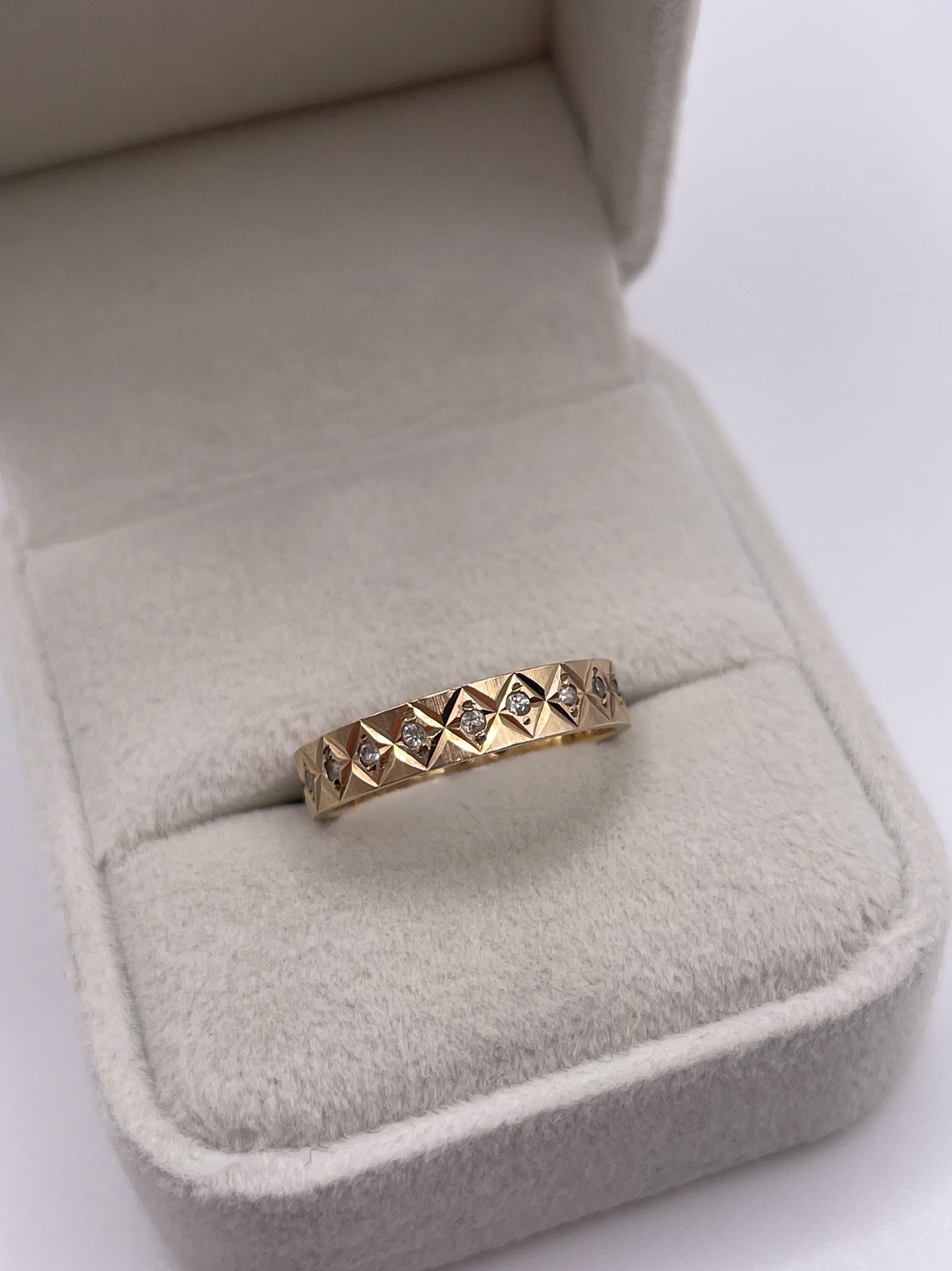 9ct gold paste eternity ring