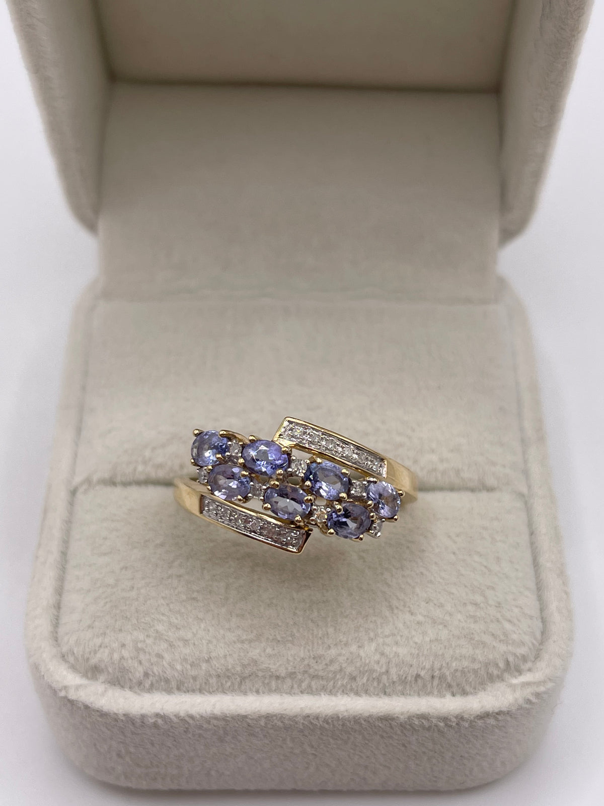 9ct gold tanzanite and diamond ring