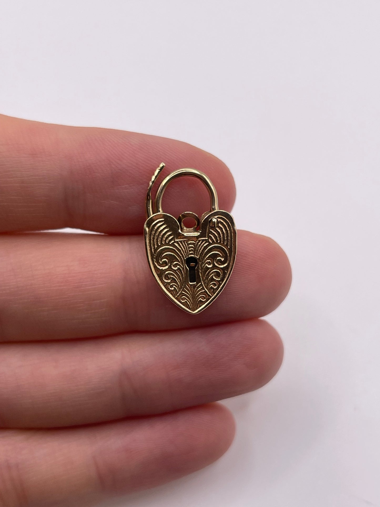 9ct gold engraved padlock 7